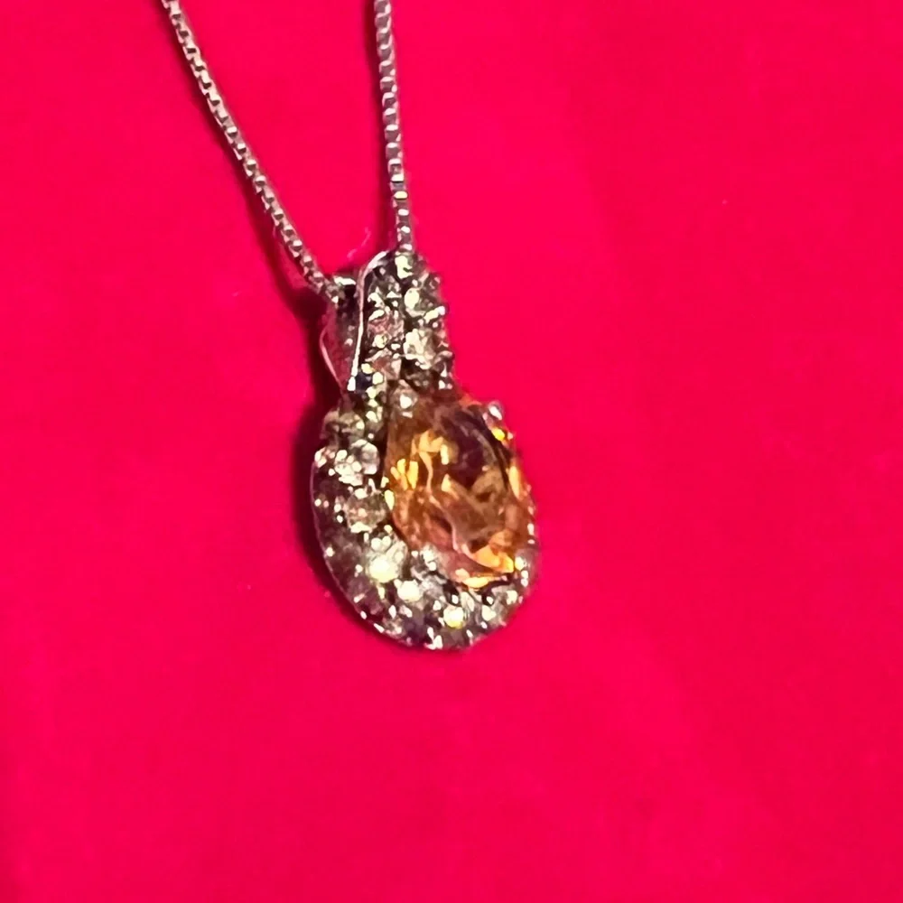 Citrine pendant with 18in silver‎ chain